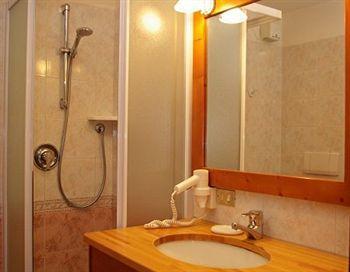 Residence Marisol Camere & Appartamenti - Mezzana Centre Bagian luar foto
