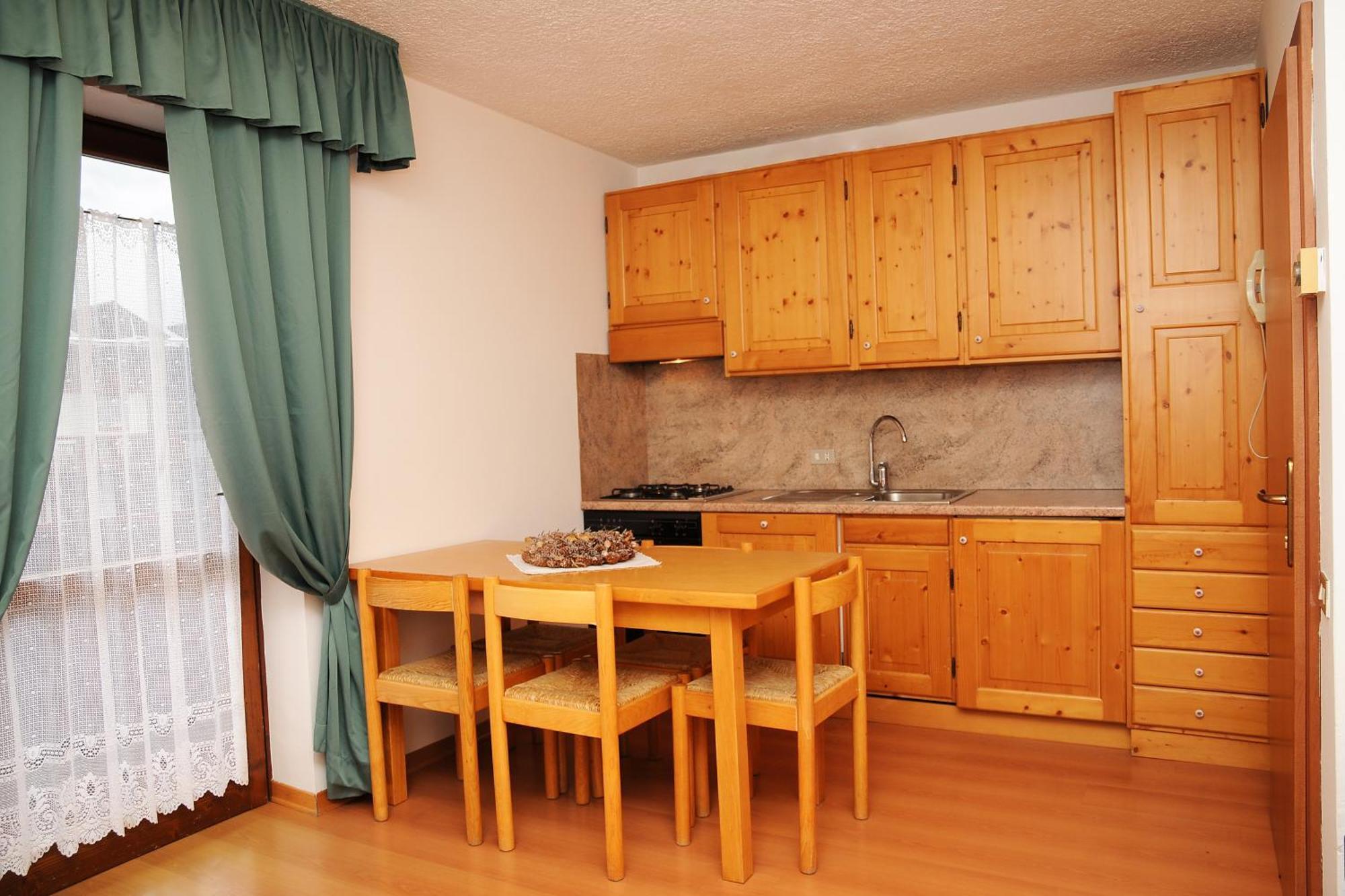 Residence Marisol Camere & Appartamenti - Mezzana Centre Bagian luar foto