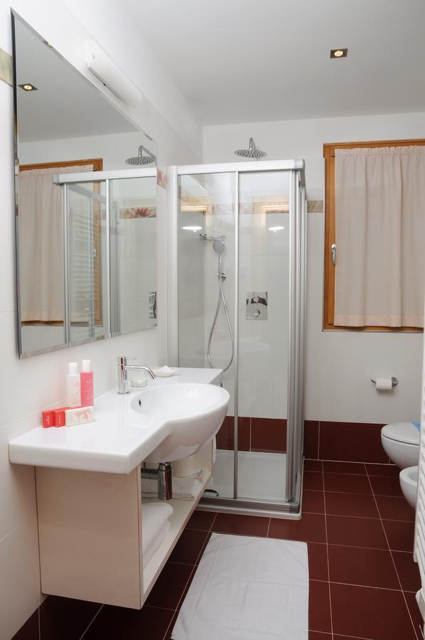Residence Marisol Camere & Appartamenti - Mezzana Centre Bagian luar foto