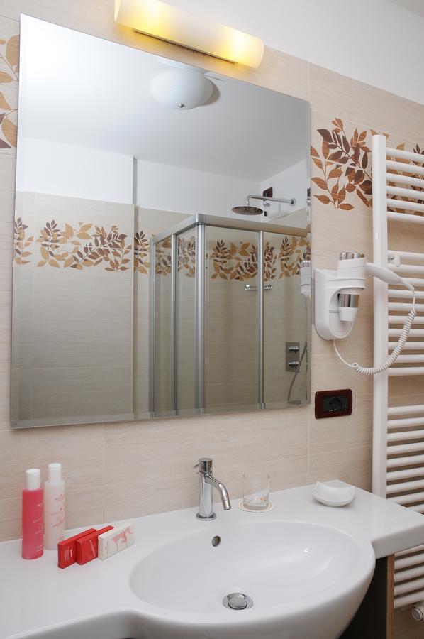 Residence Marisol Camere & Appartamenti - Mezzana Centre Bagian luar foto